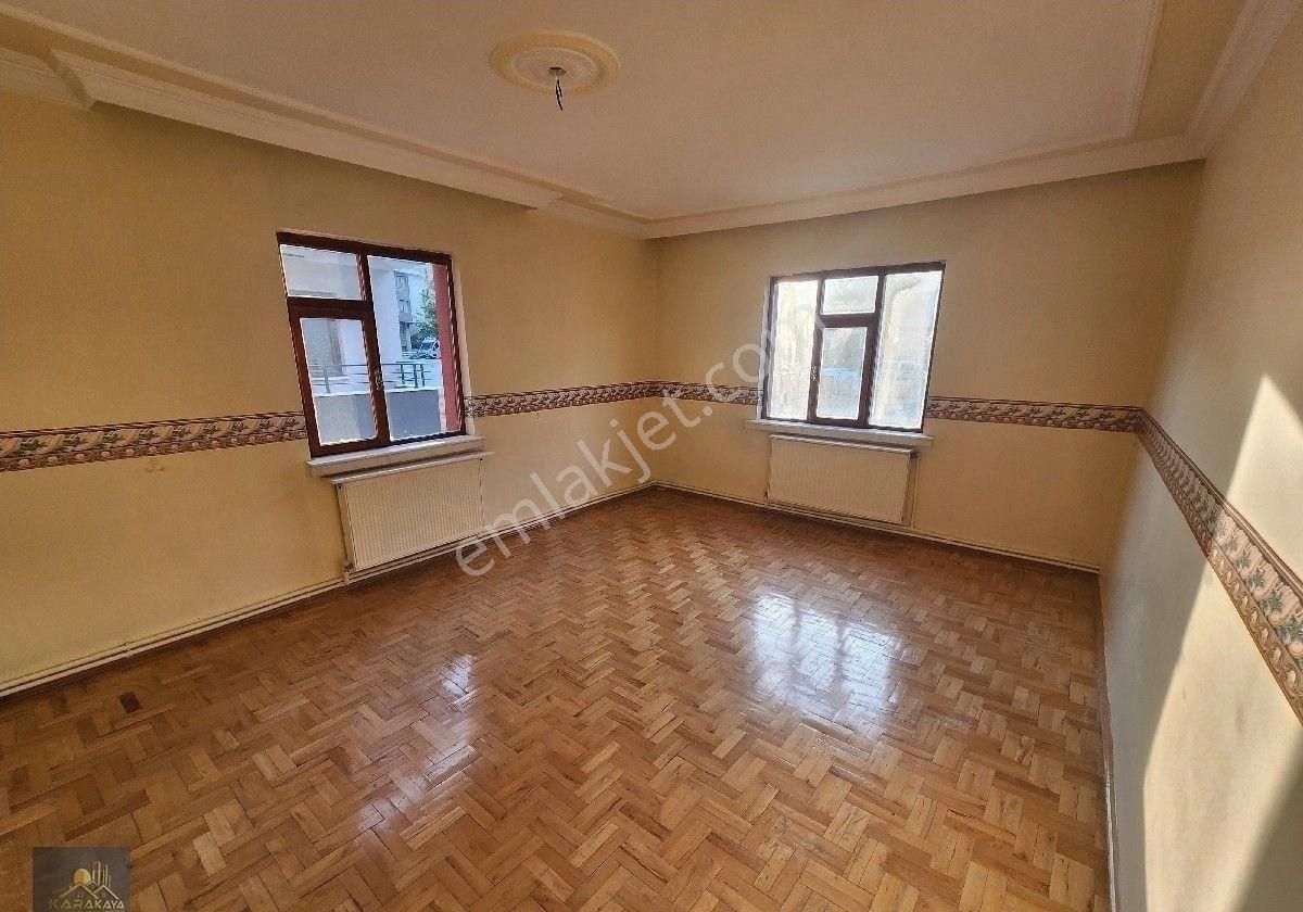 Karakaya Emlak'tan Gazide Kiralık 3+1