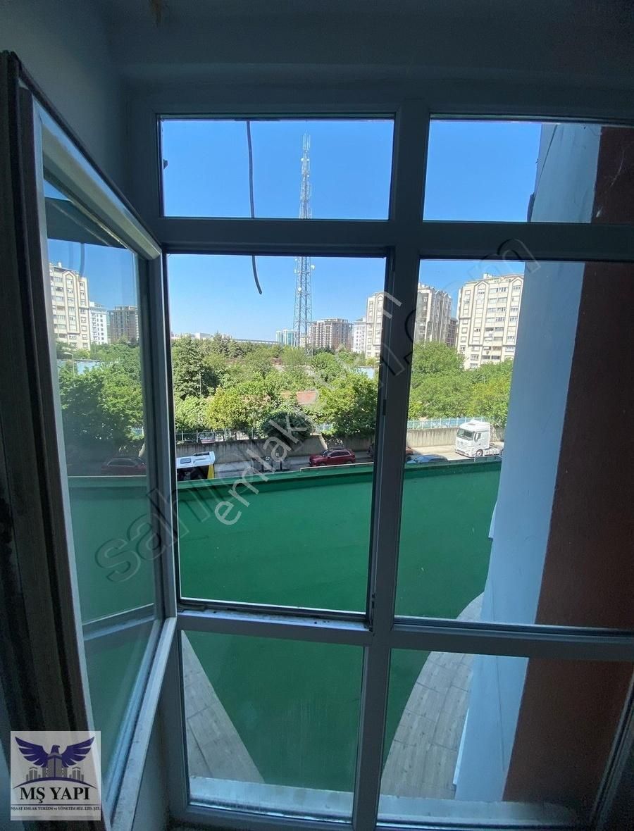 Siteiçi Metrobuse Yakın Uygun Fiyat 1+0 Boş Kiralık