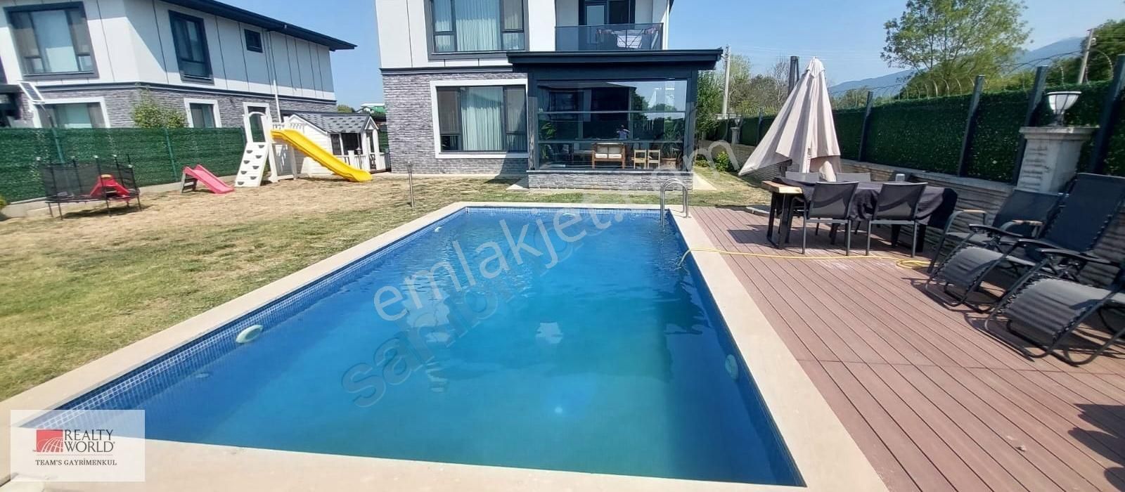 Kartepe Rahmiye'de Satılık Müstakil Lüx 4+1 Havuzlu Villa