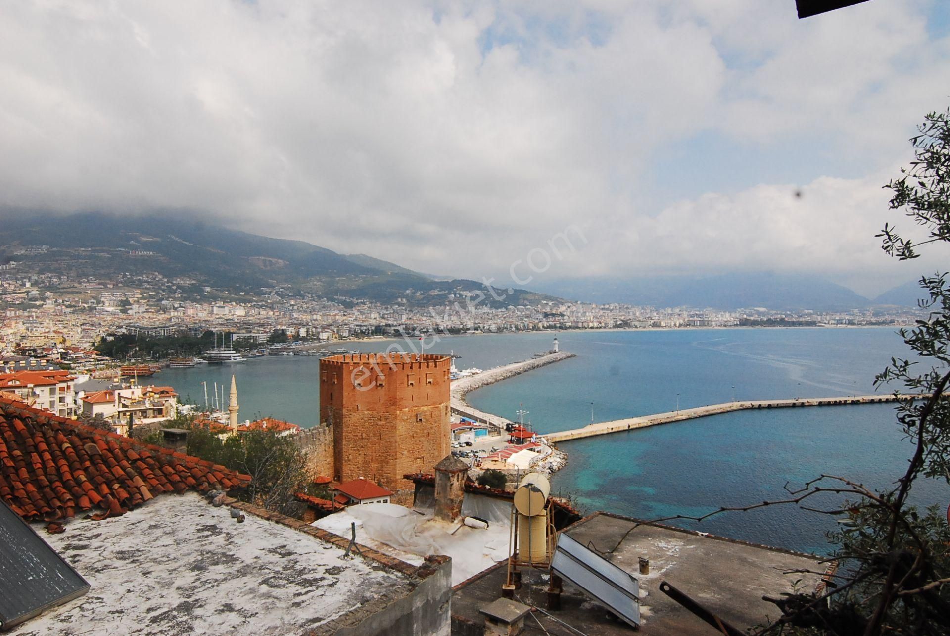 Alanya Tophane'de Deniz Manzaralı Satılık Villa Projeli