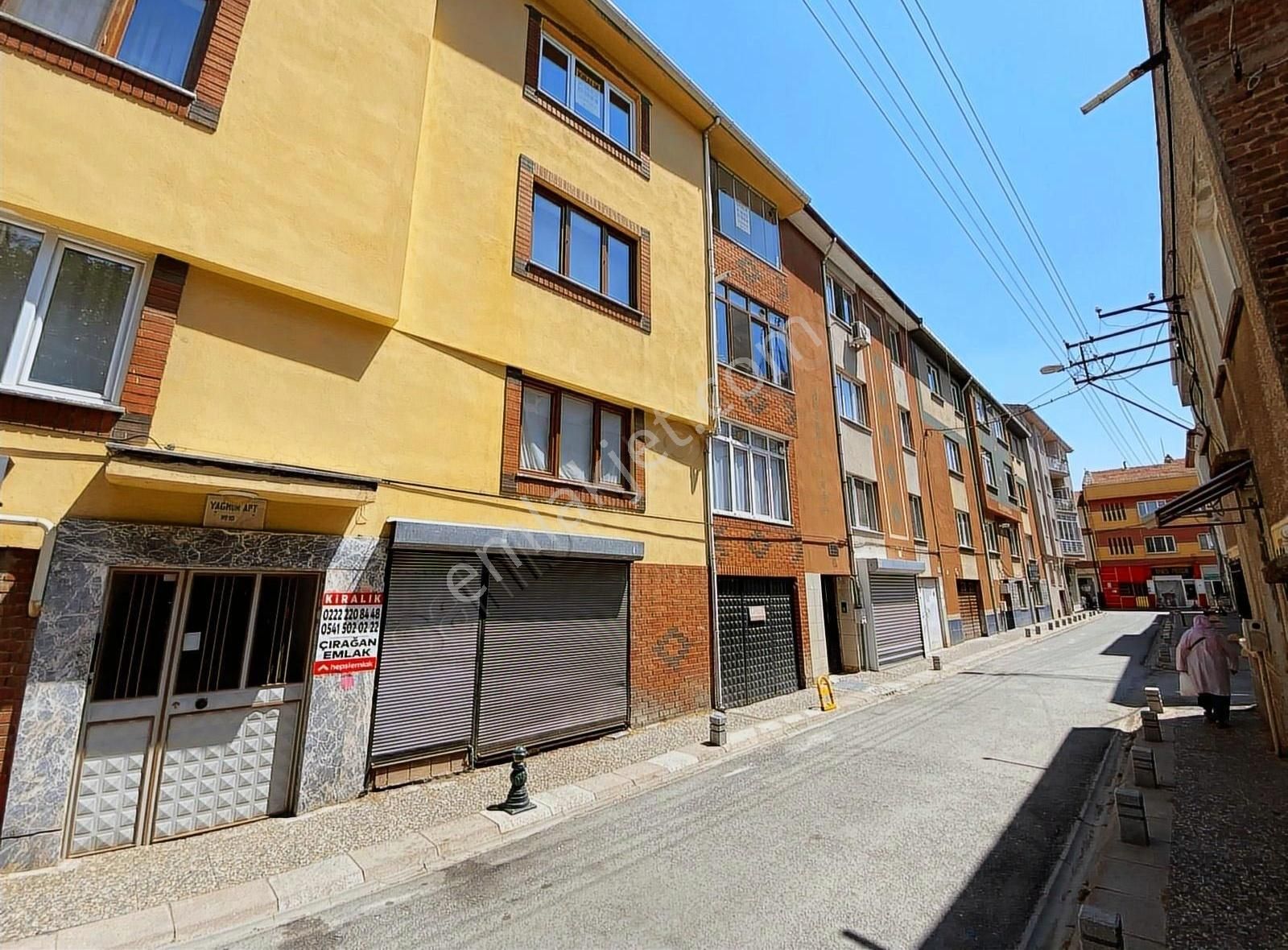 Çırağan Emlak'tan Hacıalibey Mah.sakarya Cad Yakını 3+1 Daire