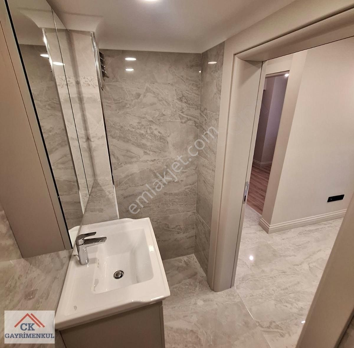 Ck'dan İş Yerine Konuta Uyumlu Adres Tarifi Kolay 90 Net 3+1 - Görsel 17