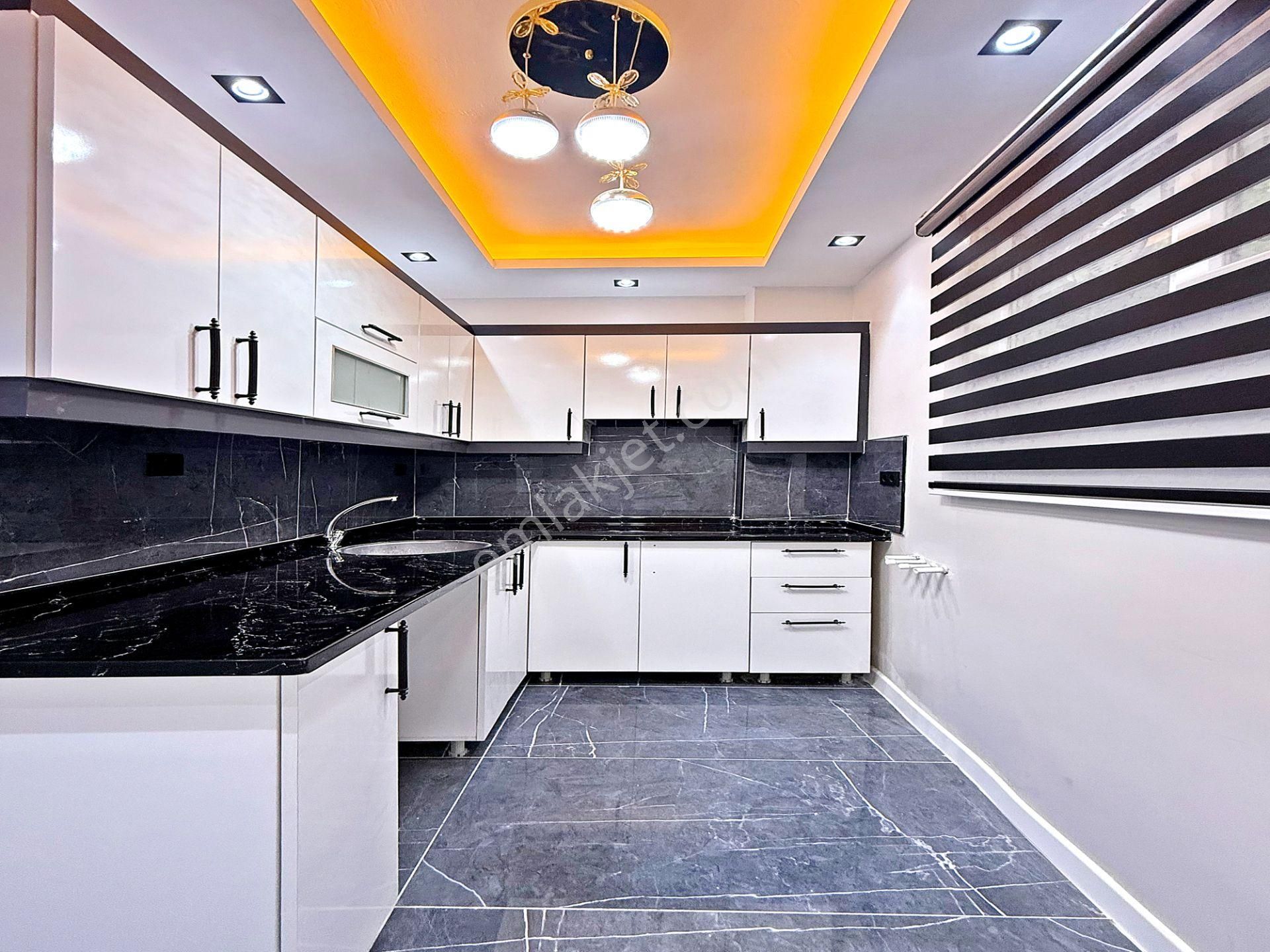 Mehterçeşme'de Full Dekorlu 2+1 Kiralık Bahçe Kat Daire