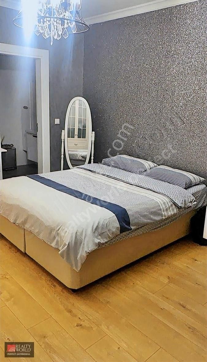 Zekeriyaköy Ormanada Yakını Site İçi Eşyalı Kiralık 5+1 Villa