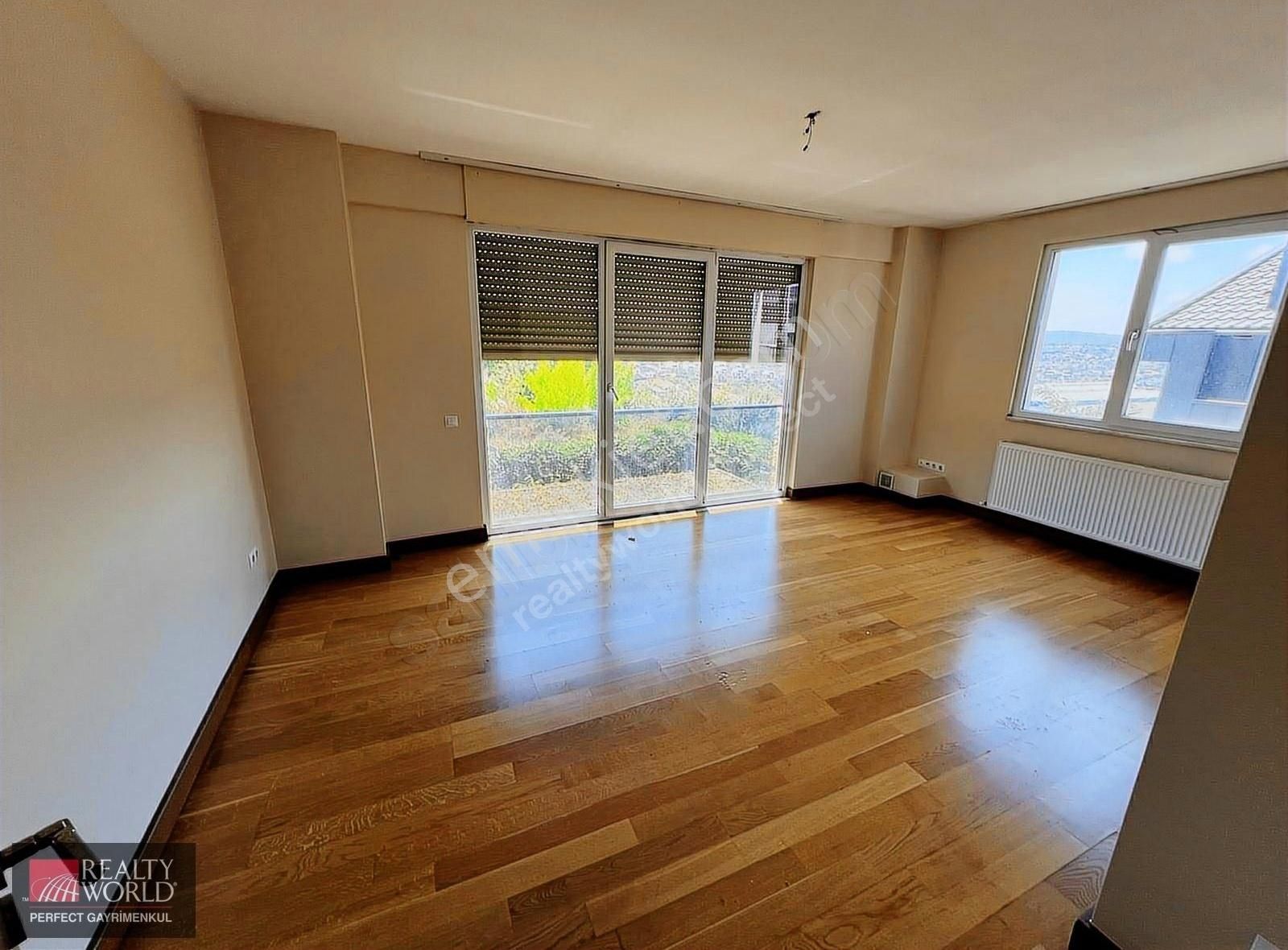 Zekeriyaköyde Kiralık Tripleks 3+1 Müstakil Girişli İkiz Villa