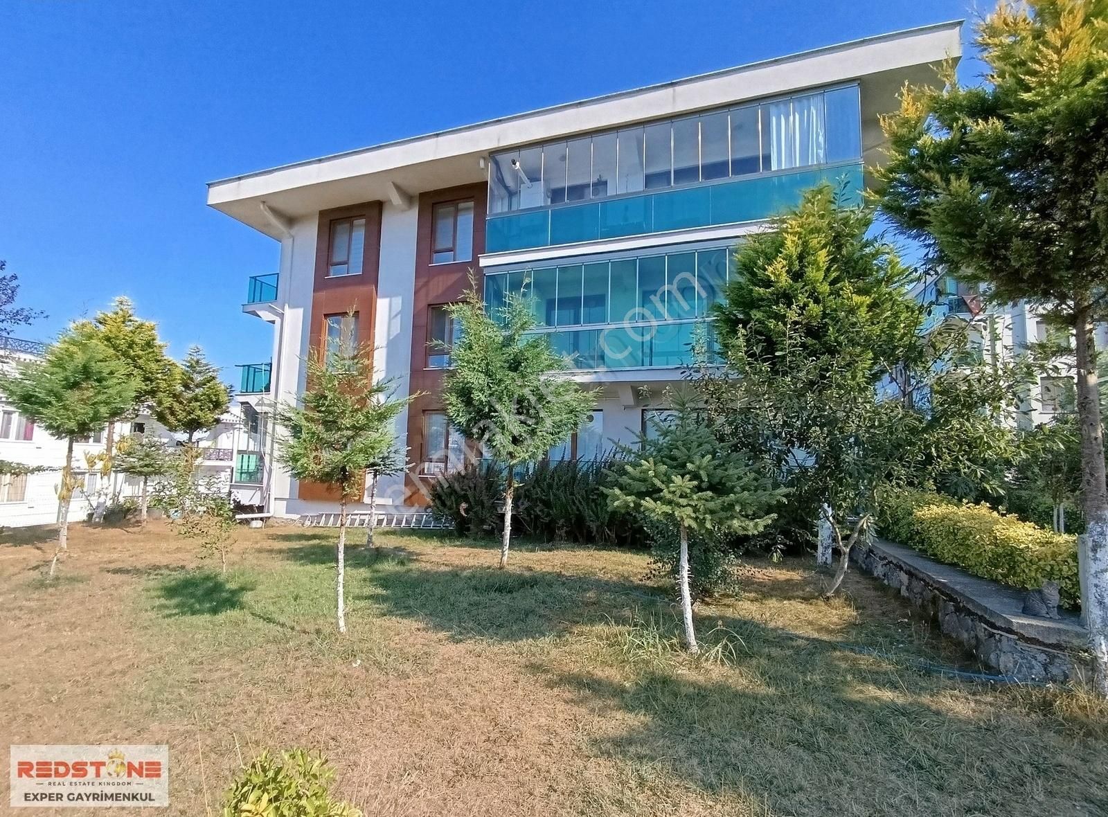 Hanedan Sitesinde Merkeze Yakın Kombili Mutfak Ayrı Geniş 2+1