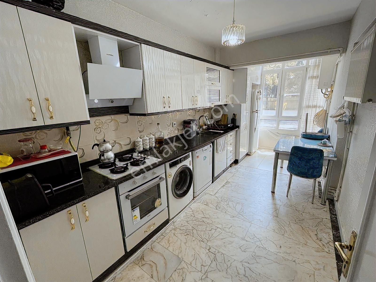 Ordu Caddesi Üzeri Köşe Başı Satılık 3+1 Masrafsız Daire