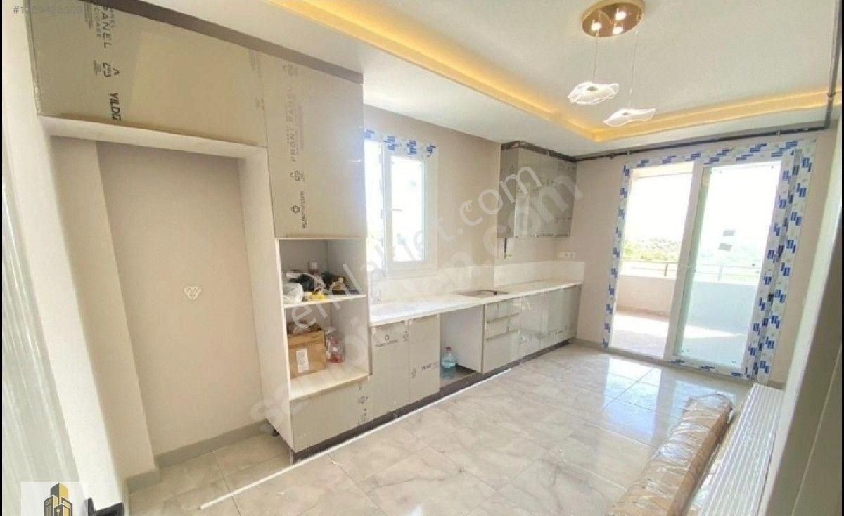 Güvenlikli Site'de 3+1 K.mtfk Ç.bnyolu İskanlı Satılık Daire