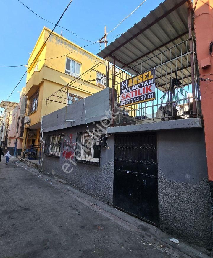 Aksel'den Meydan Mh. Kıbrıs Caddesine Yakın Tek Katlı Müstakil Ev