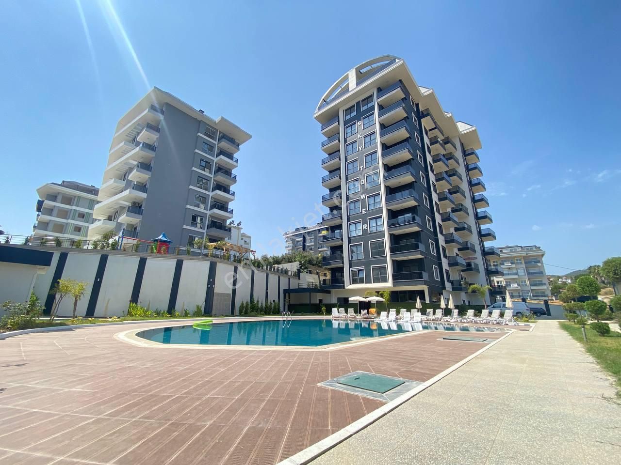 Alanya Avsallar'da Satılık 1+1 Full Kompleksli Daire