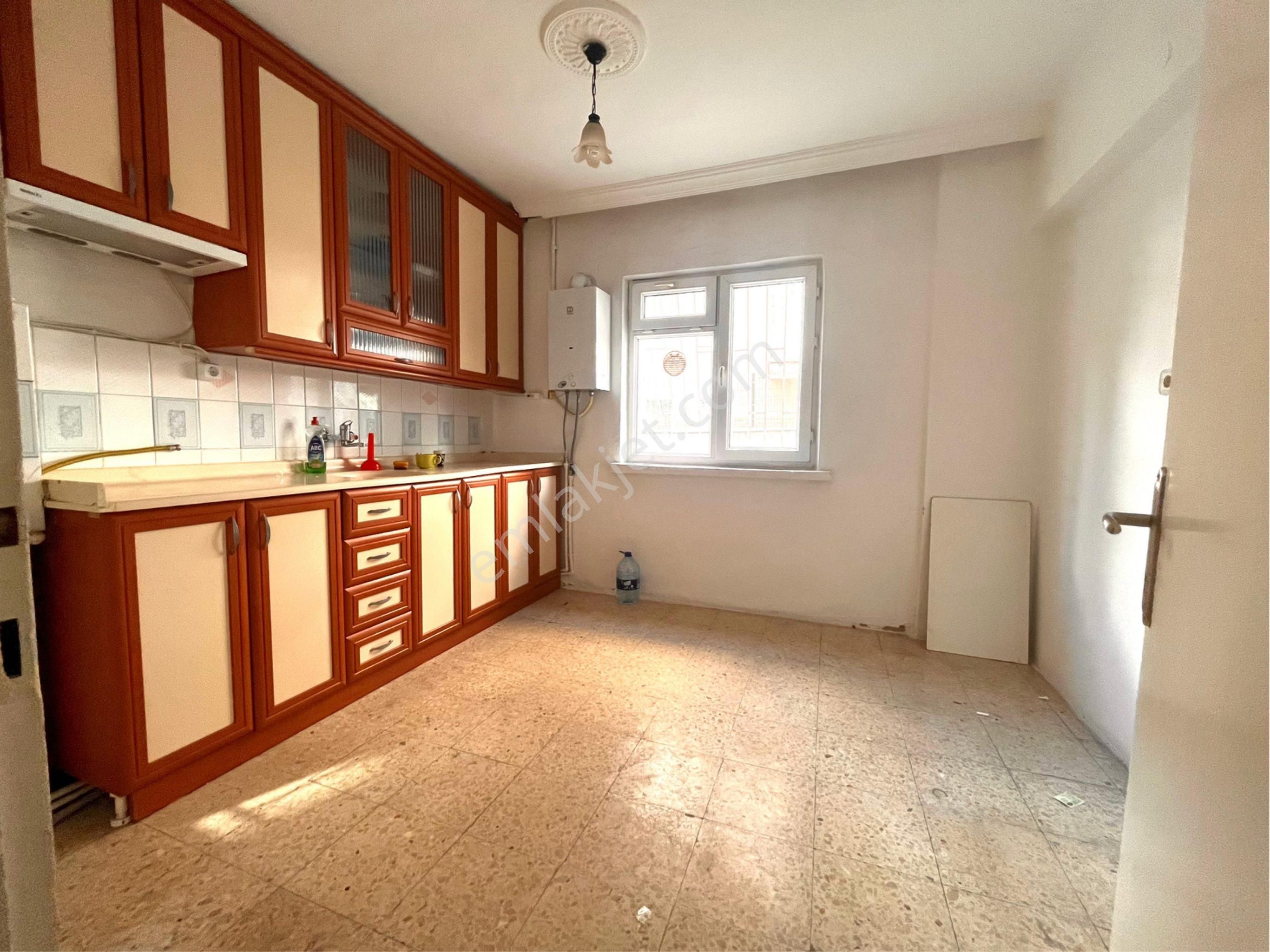 Sıla'dan Cadde Kenarı 2+1 Bahçe Kat Yatırım Fırsatı Satılık Daire!