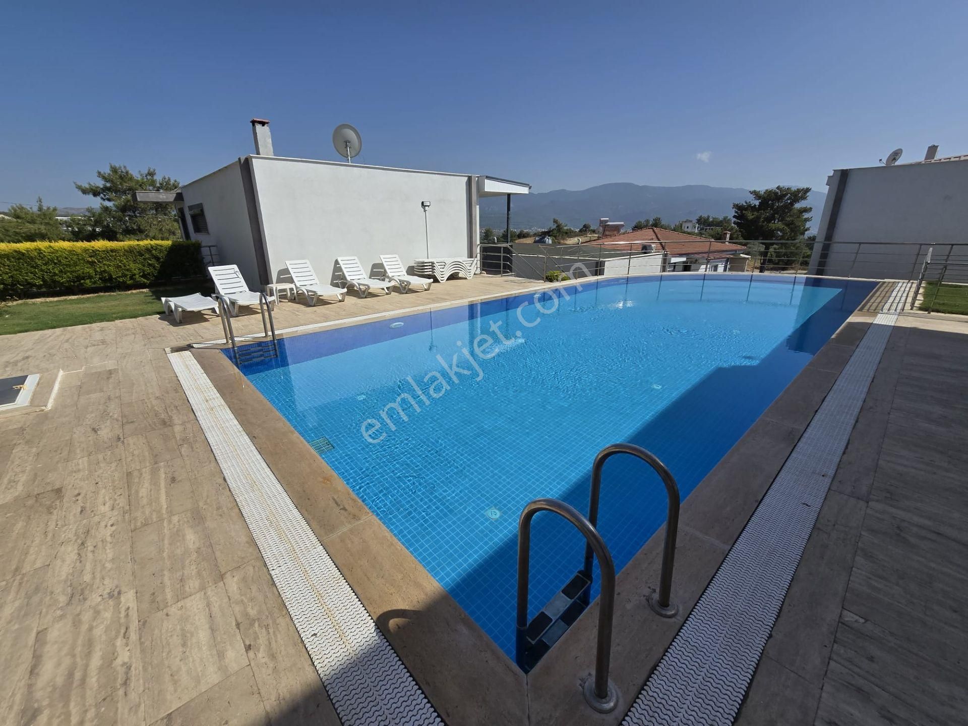 Kuşadası Soğucak Mahallesı Eşyalı Kıralık Vılla - Görsel 14