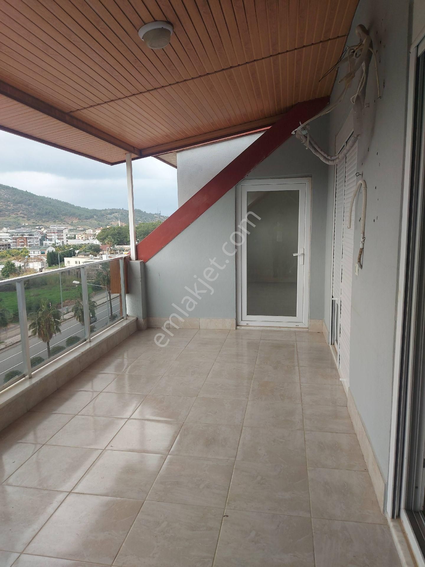 🇹🇷 Takas Olur. Gazi Mahallesi D400 Yolu Üzerinde. Ön Cephe Satılık 155 M² Net Yeni Daire