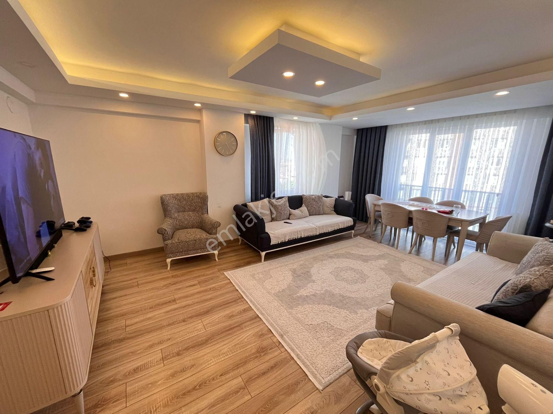 Emlak Konutlarında 3+1 Havuzlu Site İçinde Satılık Daire