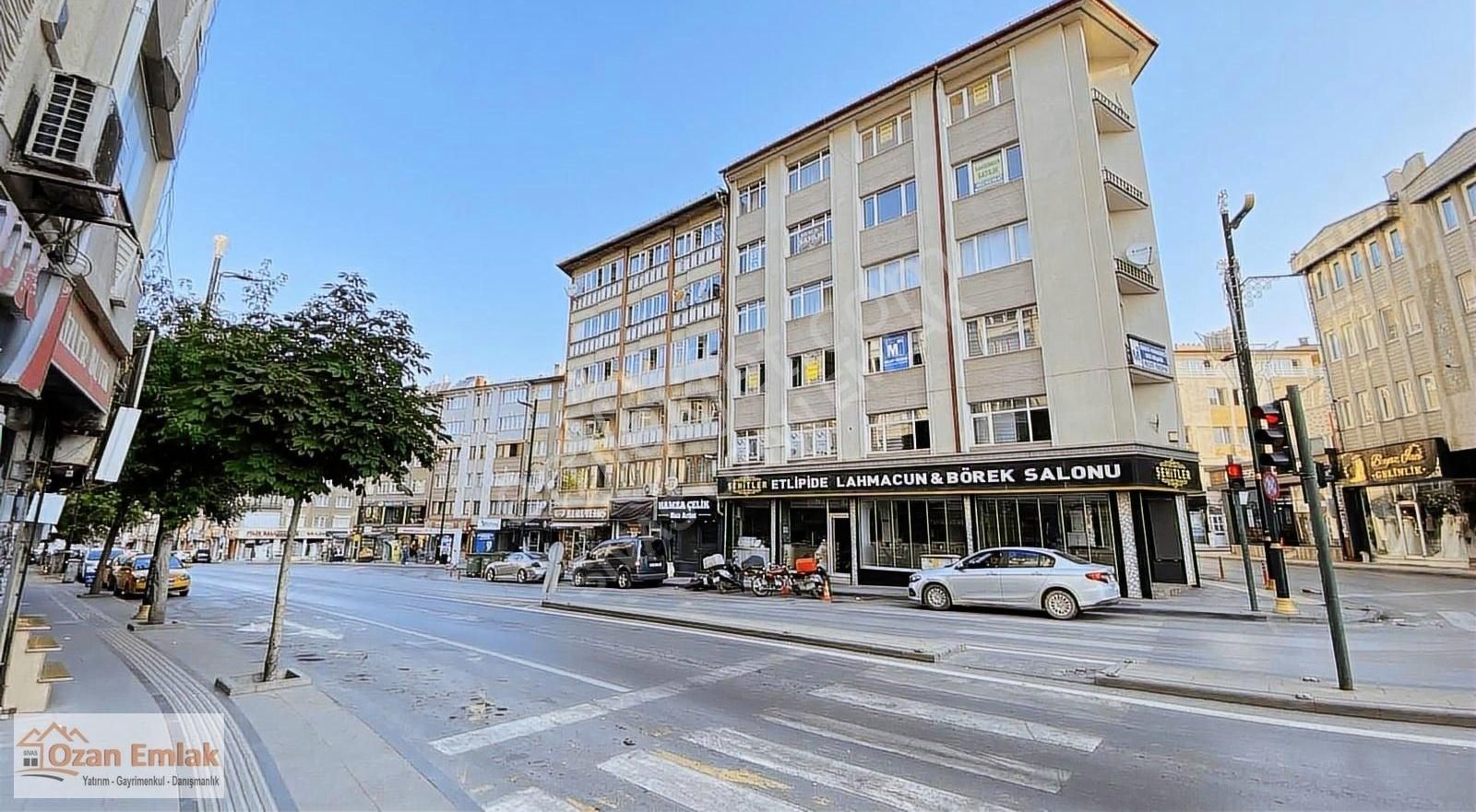 Sivas Ozan Emlak'tan Çarşıbaşı'nda Kiralık 2+1