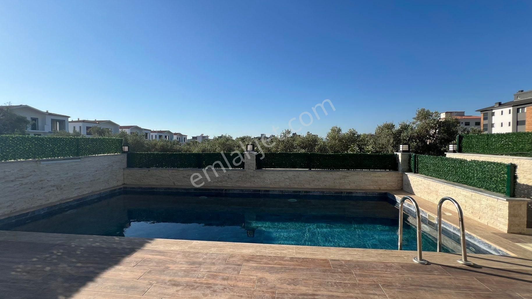 Davutlar Havuzlu Müstakil 5+1 Villa