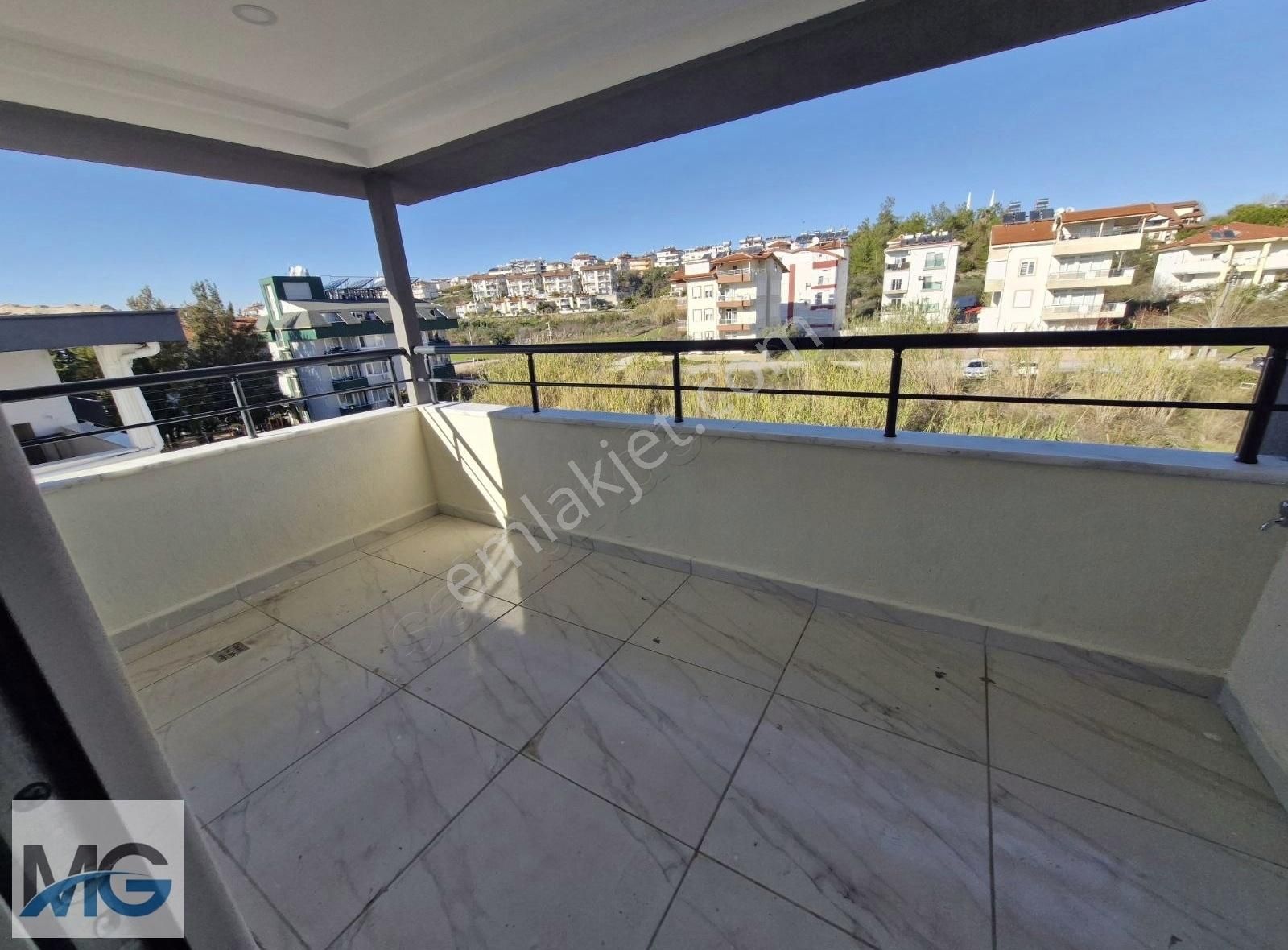 Ilıcada Satılık 4+1 Çift Teraslı Merkezi Konumda Dublex - Görsel 5