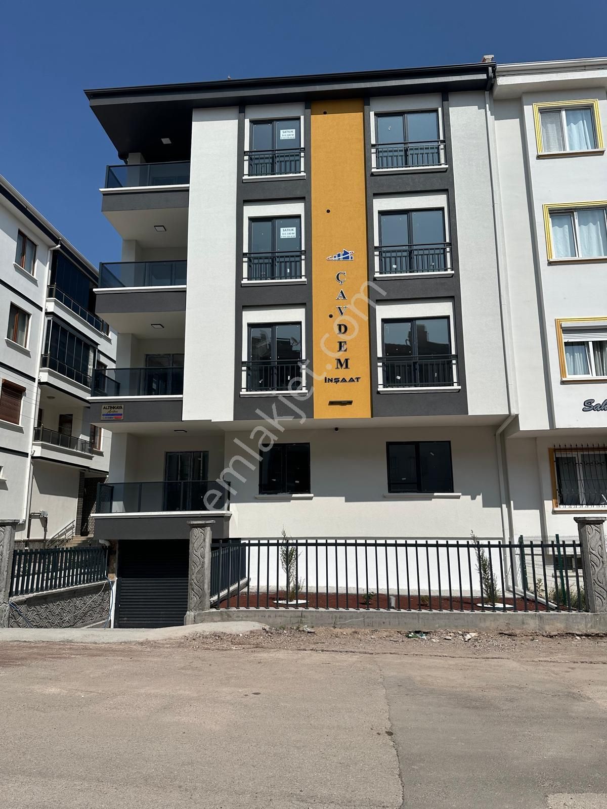 Aksaray Küçük Bölcekde Satılık Sıfır İskanı Alınmış Orta Kat Ve Üst Katta Daireler