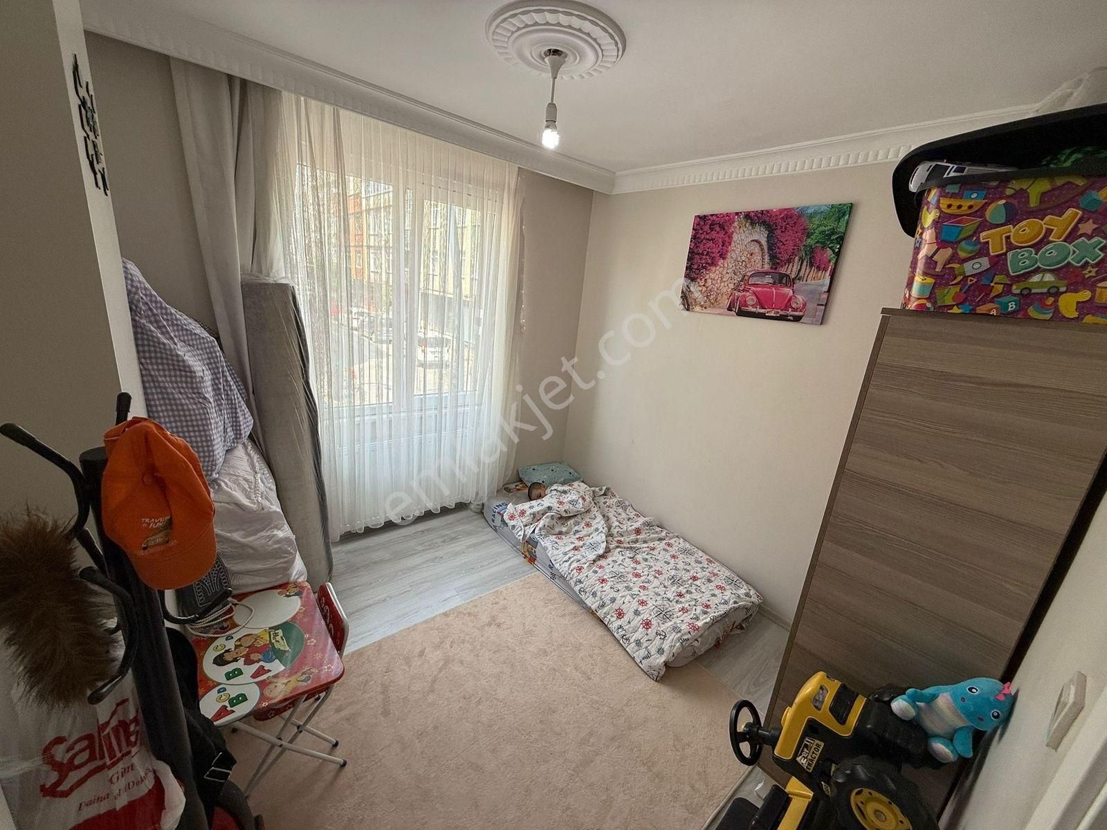 Üç Kardeş. Cebeci Mh S.caddesi'de 2+1 Satlık 85m² Arakat Daire
