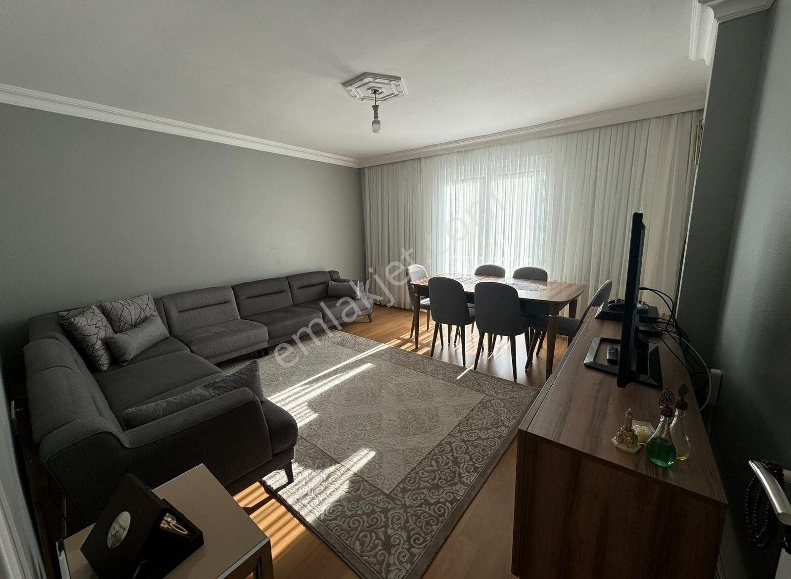 Kaynarca Mah Balkonlu Geniş Arakat Temiz 3+1 Satılık Daire