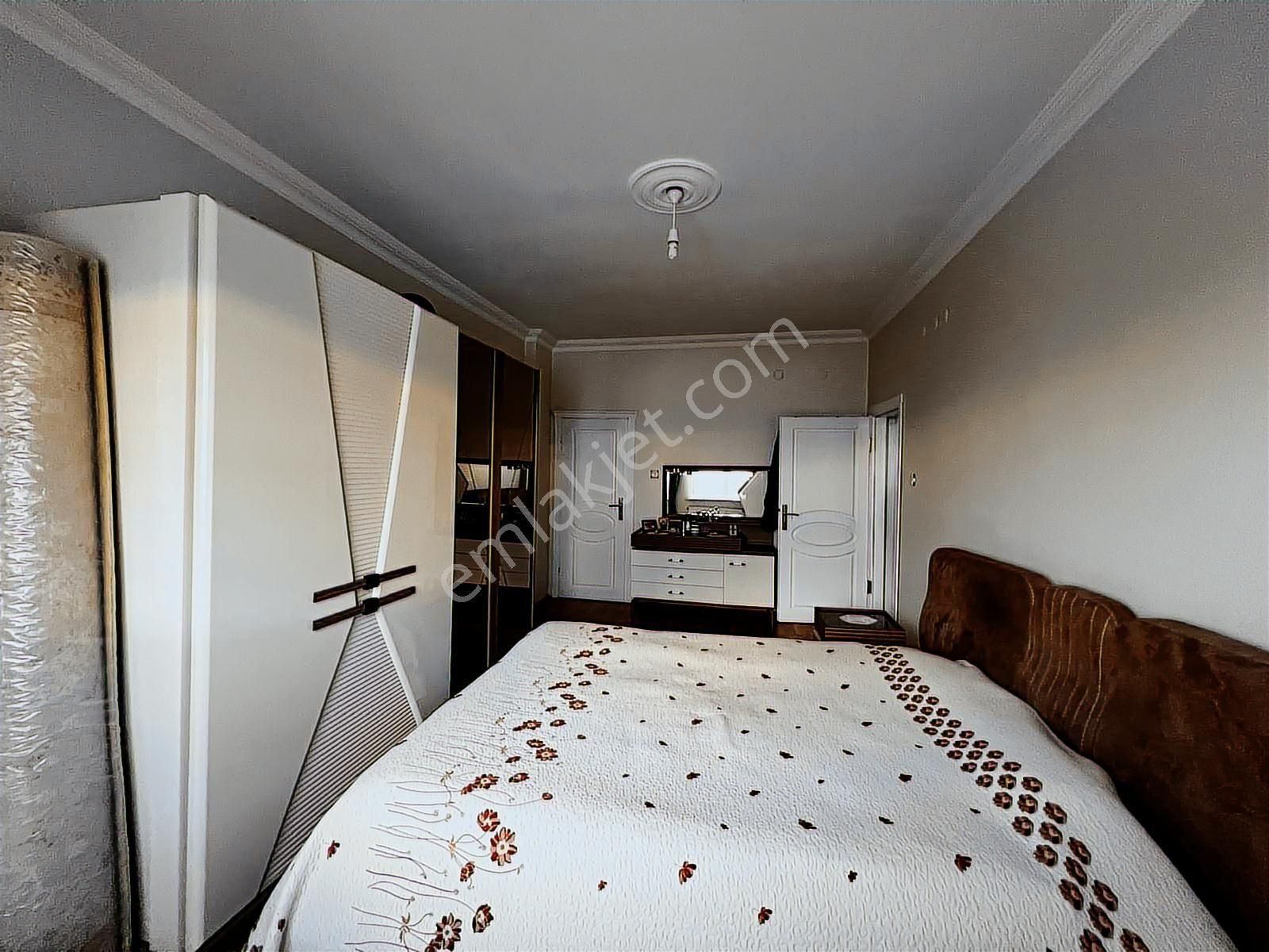Önder Emlaktan Çaykur Caddesinde Satılık 3+1 Daire