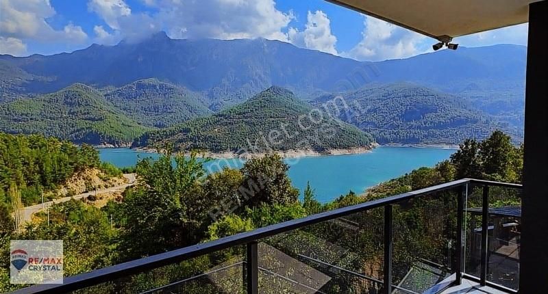 Alanya'da Göl Ve Dağ Manzaralı Şahane Villa