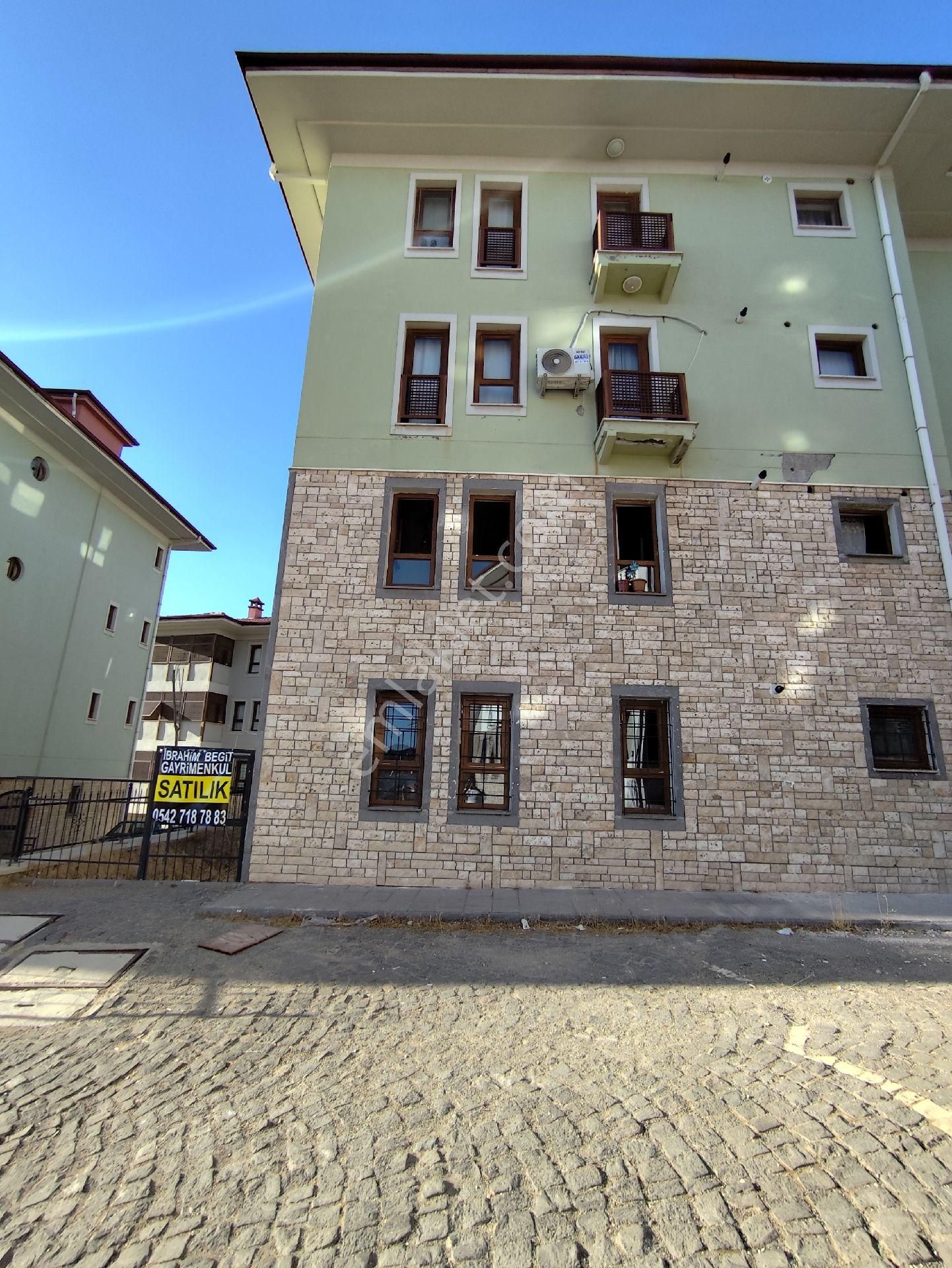 Beykent Tem Market Arkası Renkli Evlerde 3+1