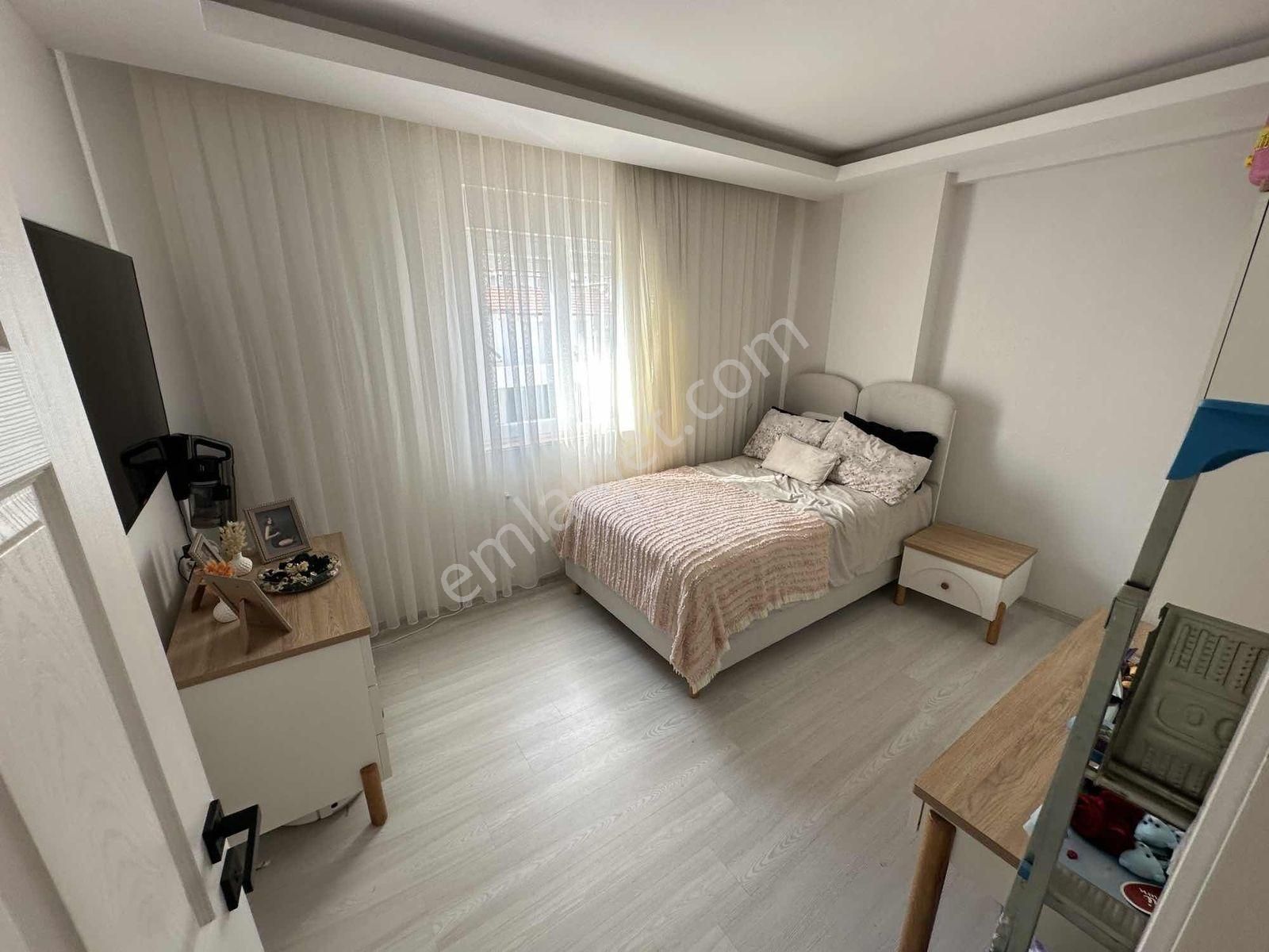 *çok Geniş 4+1 Asansörlü Üst Katta Geniş Teras Çif Mutfak Banyo*