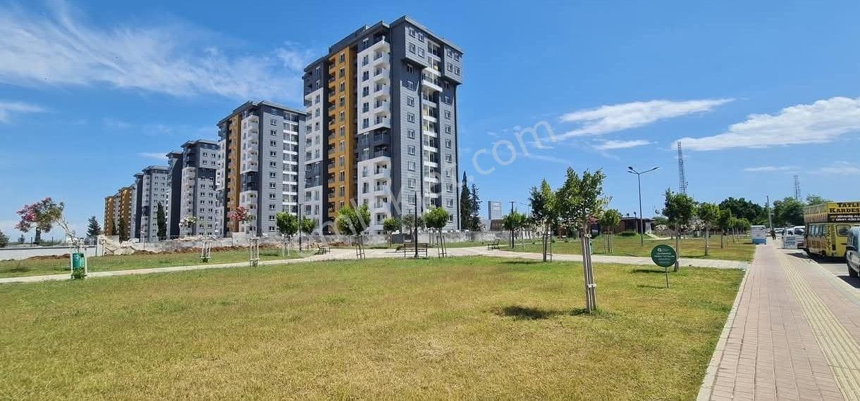 Arakat_asansörlü_site İçi_çocuk Oyun Parkı_cadde Üstü_geniş