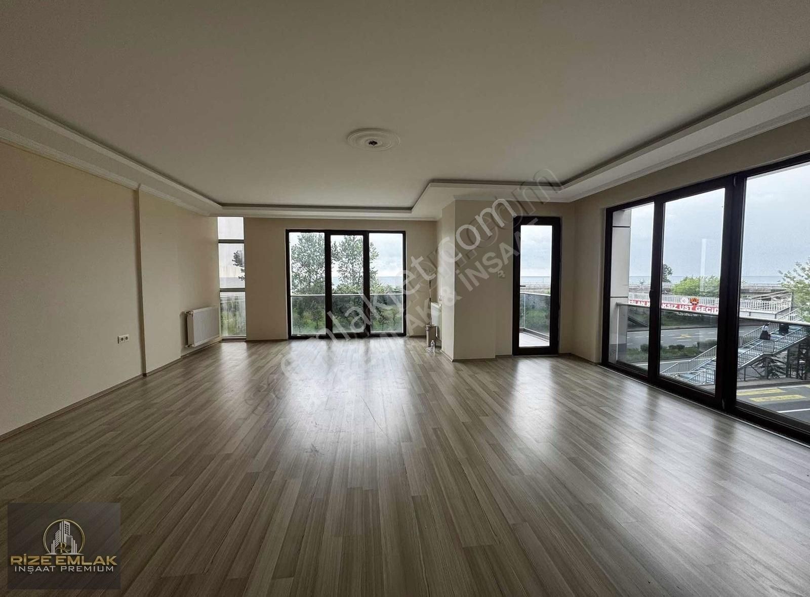Boğaz Mah. Ana Yol Kenarınd 4+1 160 M2 Deniz Manzaralı 2.kat !!