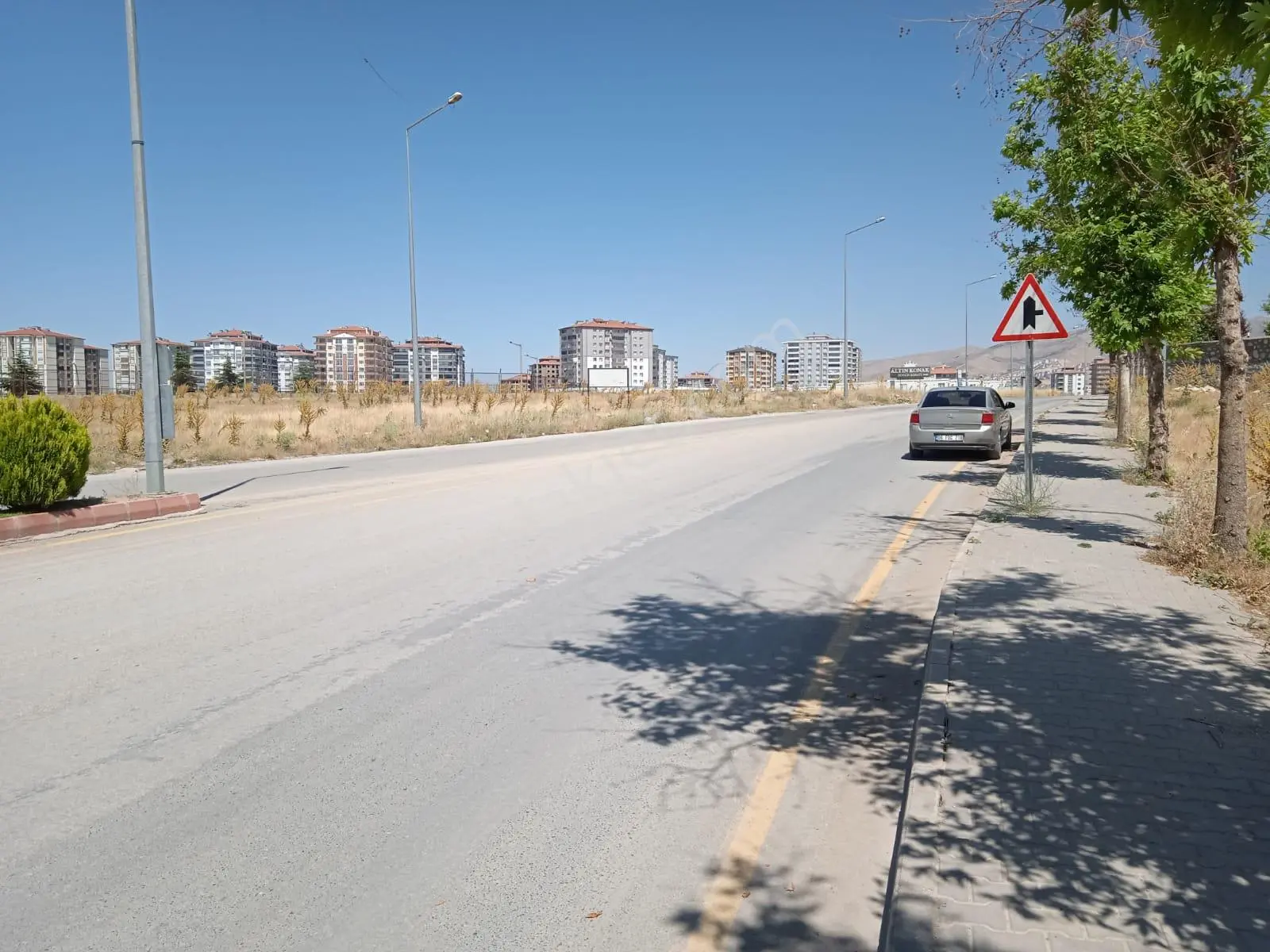 Yakıncada En Güzel Yerinde Satılık 500+500 Mt Villa İmarlı Arsa - Görsel 3