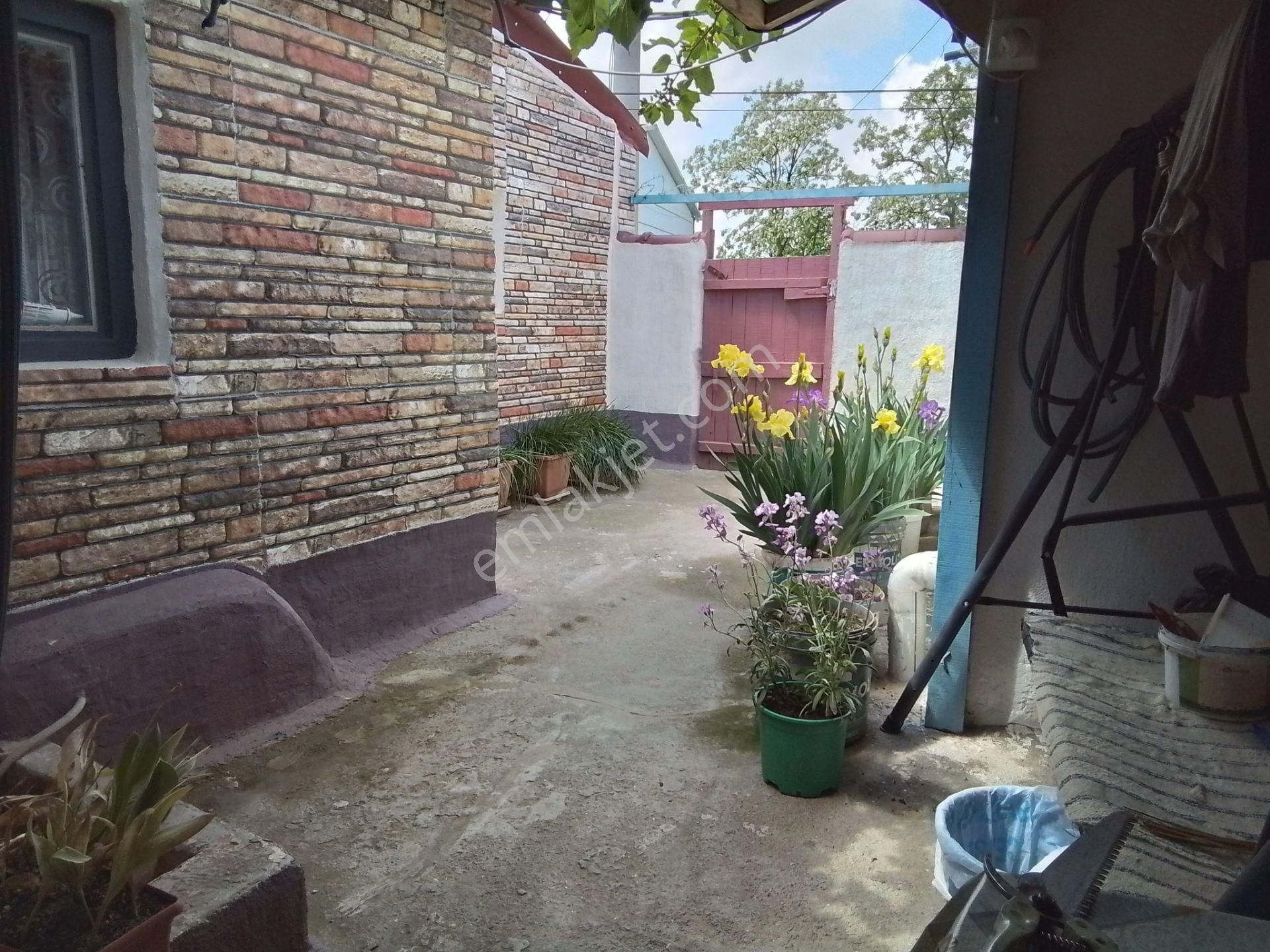 Karabiga’da Satılık Güçlendirilmiş Avlulu Kerpiç Ev – 2 Ev Bir Arada! - Görsel 2