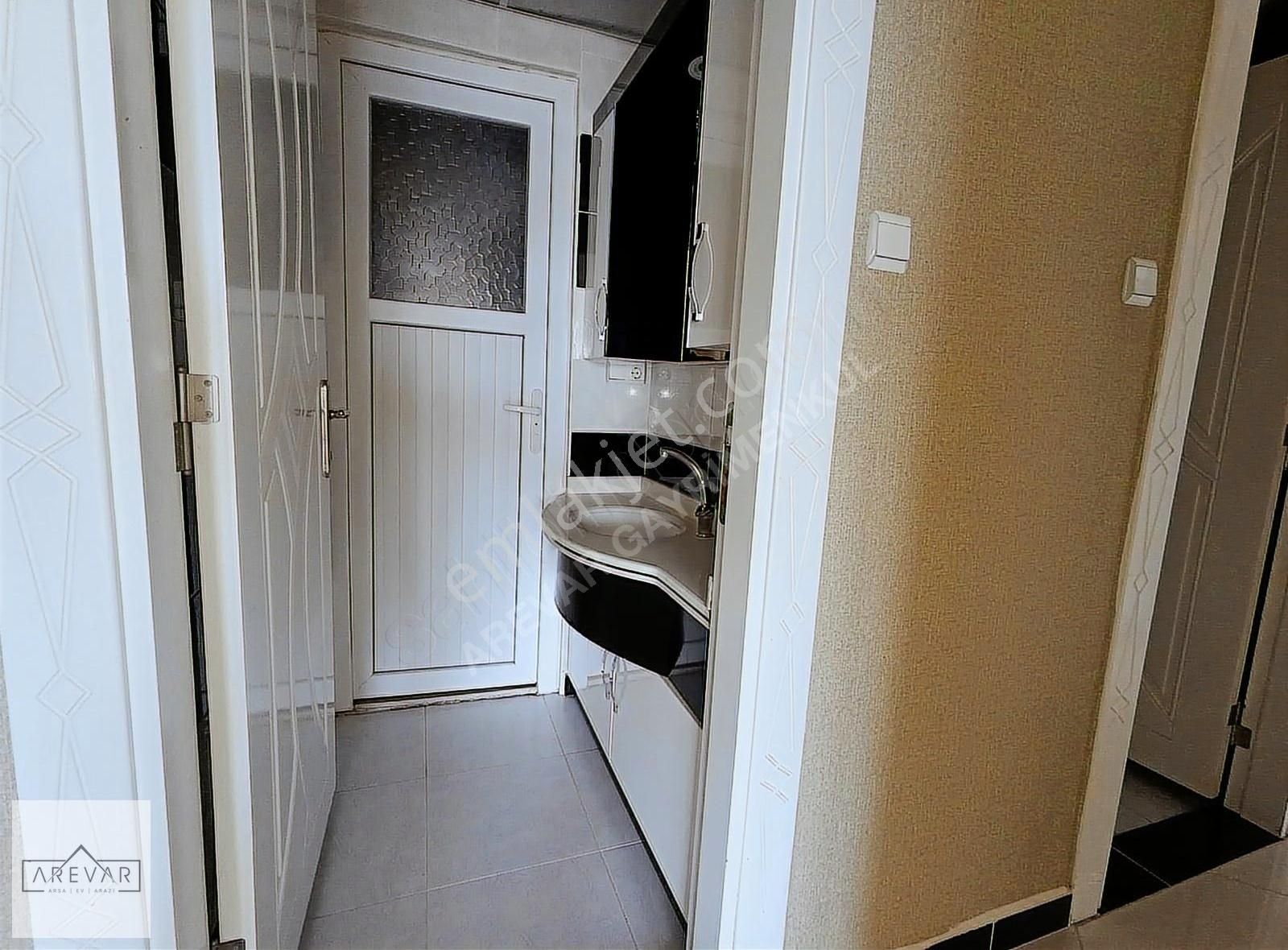 Akkent'te Millet Camii Yakını Sitede Kiralık 3+1 Ara Kat Daire