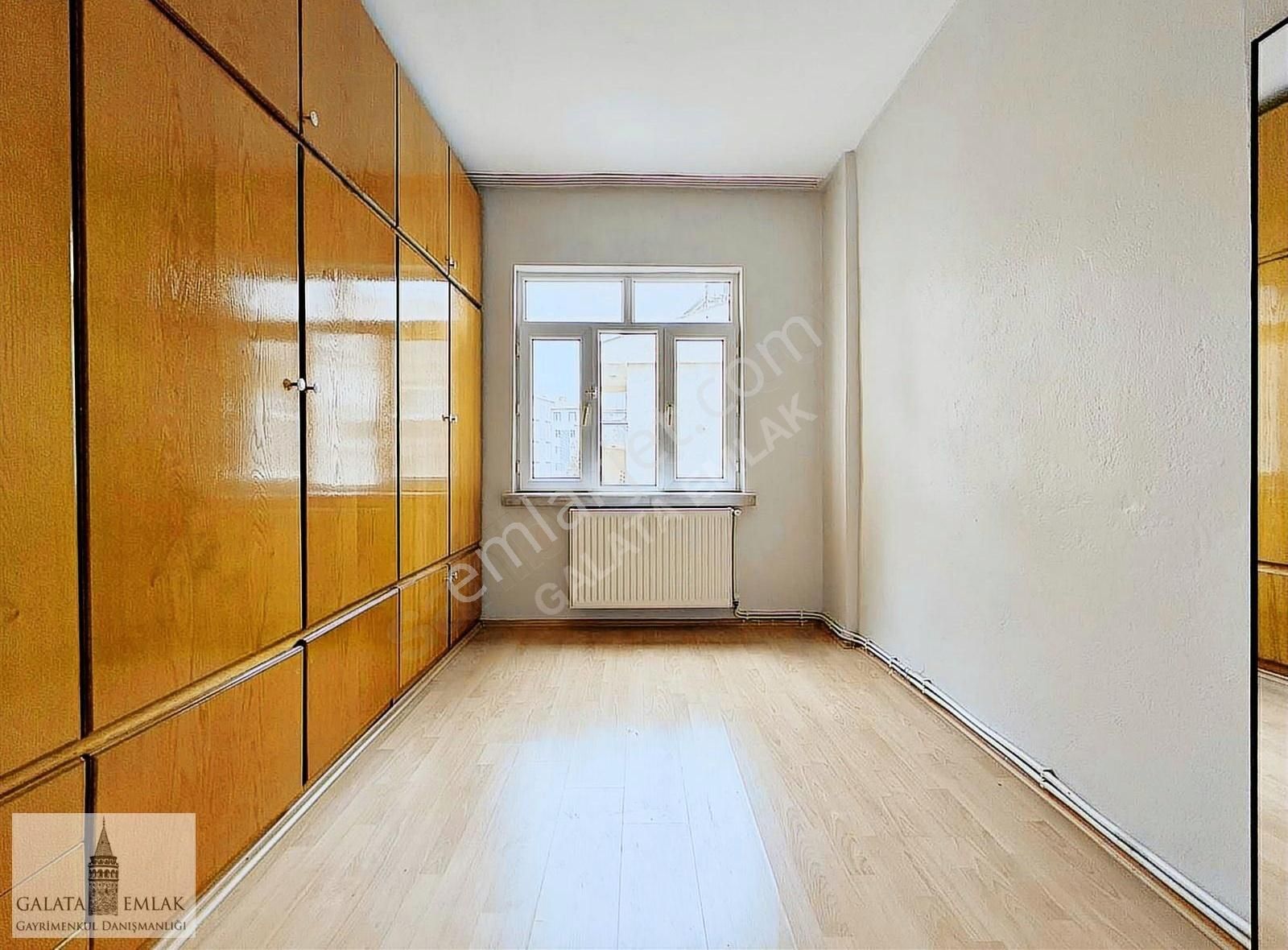 ----------galata'dan Başharık'da Kiralık Ara Kat 3+1------------