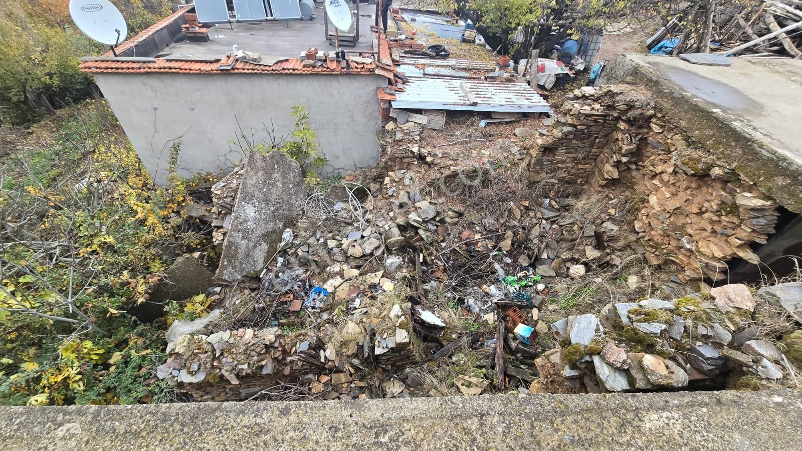 Kemalpaşa Kamberler Mh.köy İçi İmarlı Avlulu Ev %50 İmarlı - Görsel 5