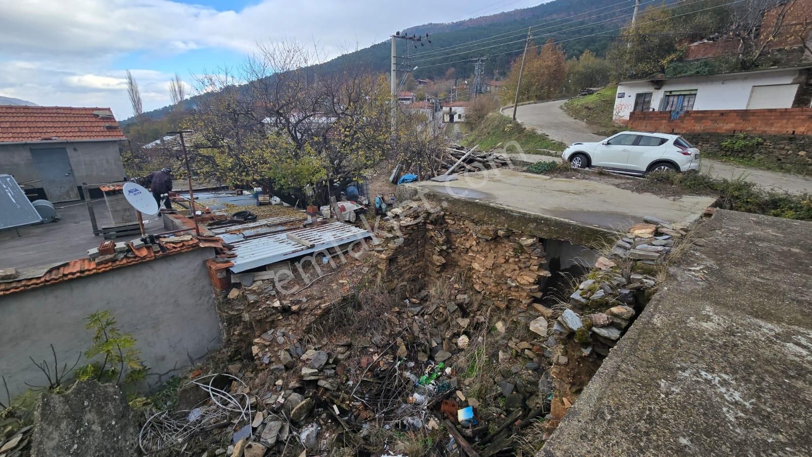 Kemalpaşa Kamberler Mh.köy İçi İmarlı Avlulu Ev %50 İmarlı - Görsel 4