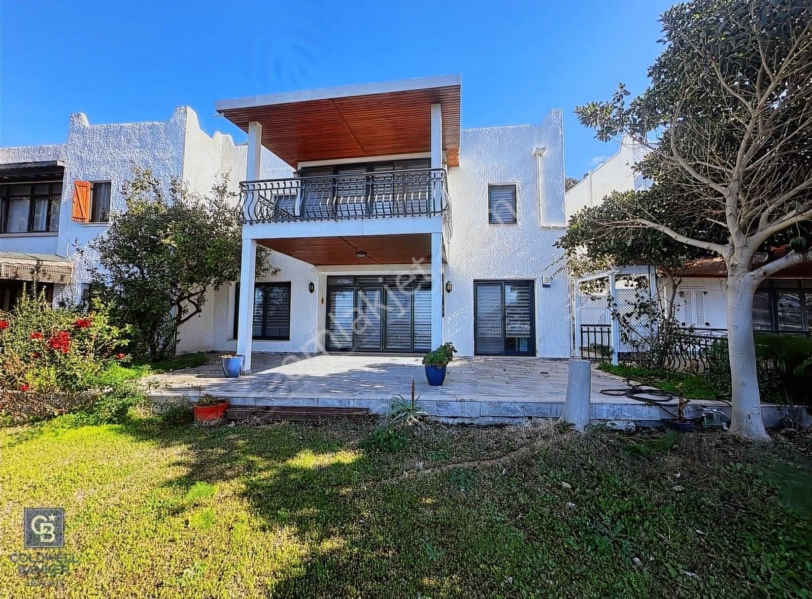 Bodrum Yalıkavak Da Plajlı Sitede Satılık Full Manzaralı Villa