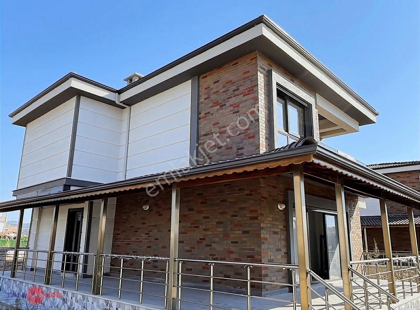 Dikili Çetin Emeç Bulvarında Müstakil 4+1 Yazlık Villa - Görsel 5