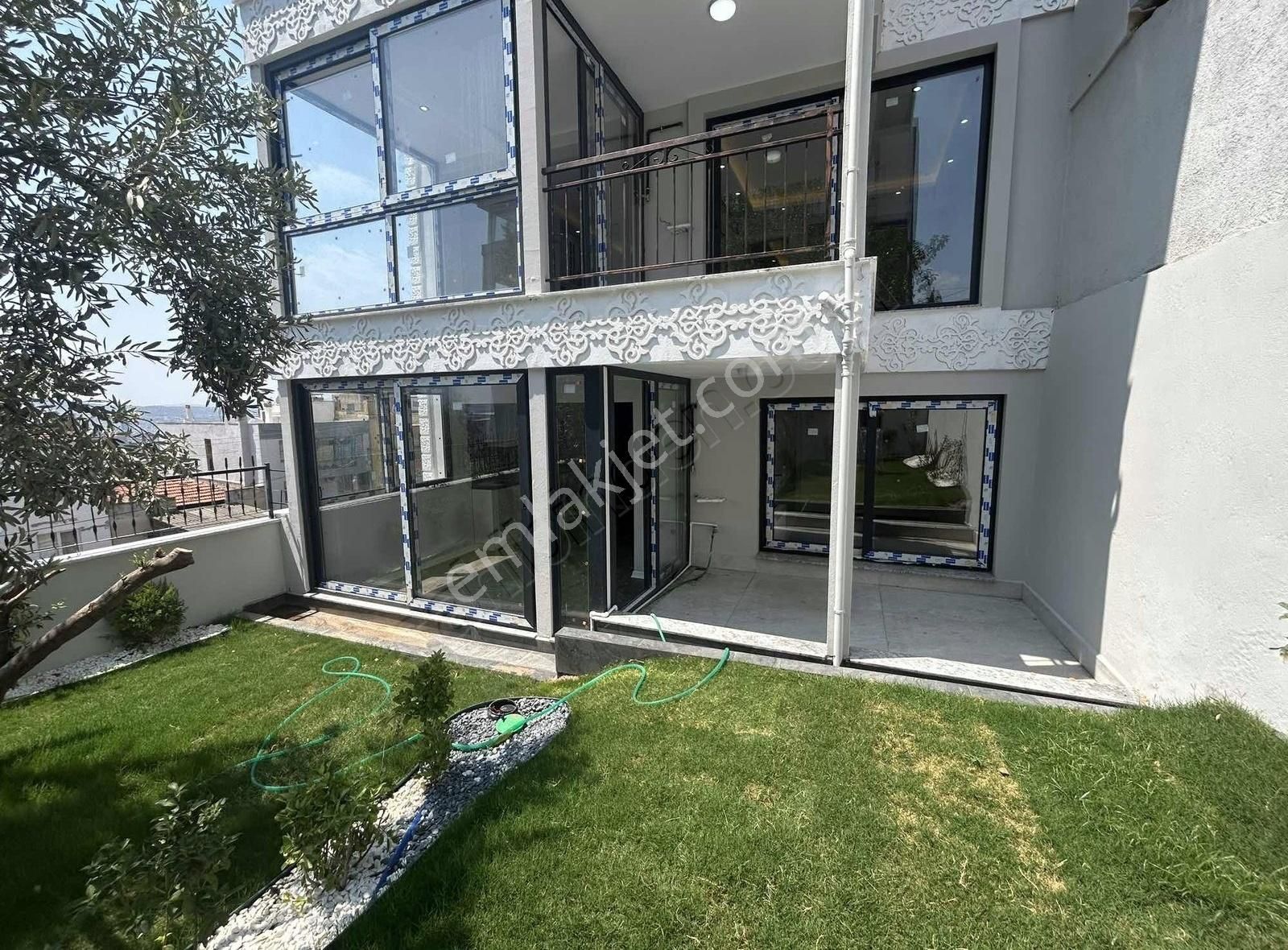 Bornava Atatürk Mahallesi Sıfır Tadilatlı 1+1 Satılık Daire