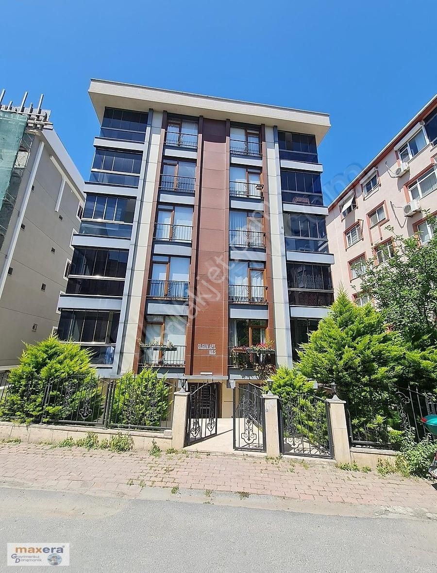 Zuhuratbaba Da 9 Yıllık 1.kat 110m2 3+1 E Banyolu Balkonlu