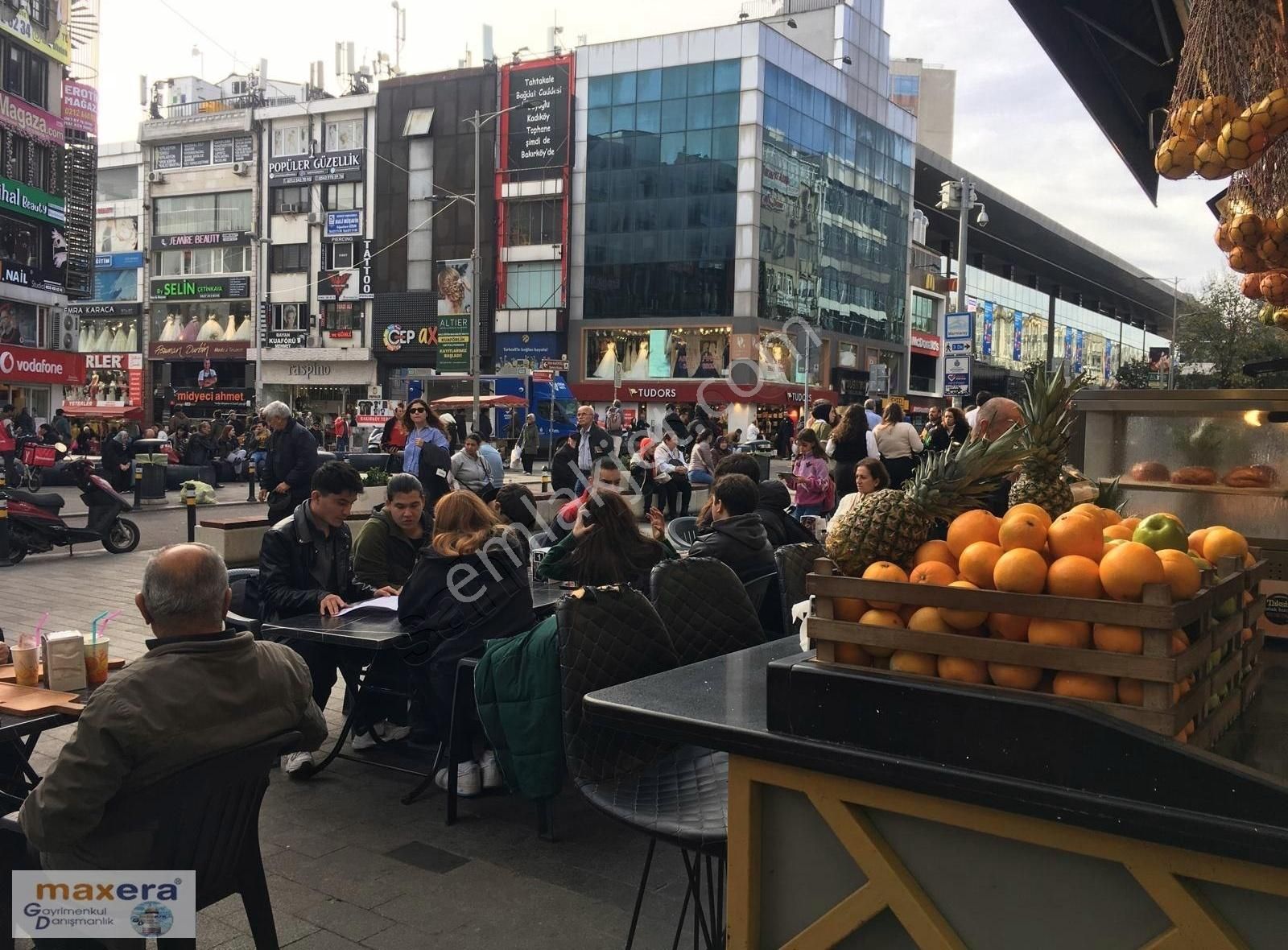 Bakırköyde İstanbul Caddesi Manzaralı Asansörlü 3.kat 25m2