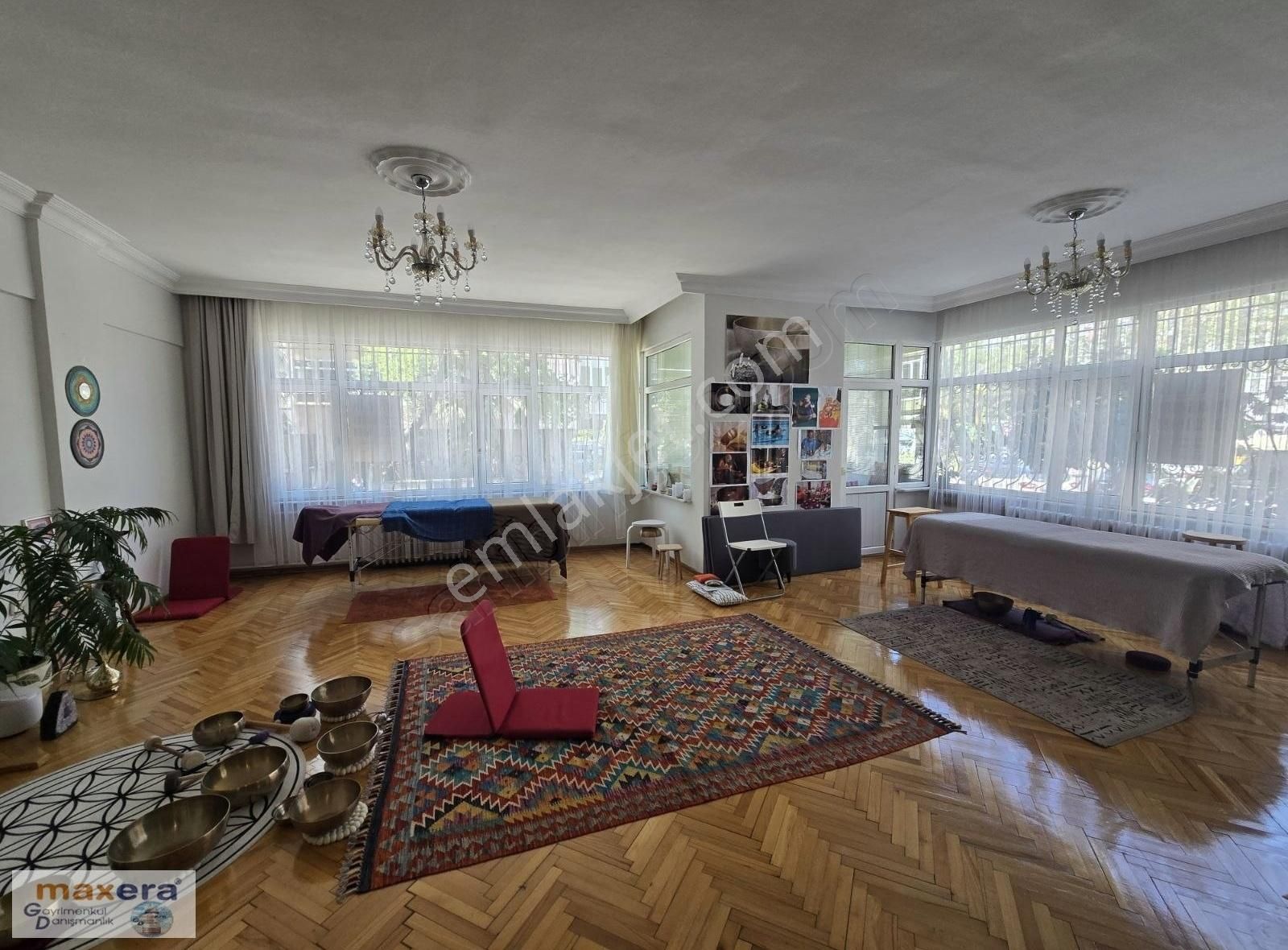İncirli'de 5 Yol Ağzına 1.kat 155 M2 3+1 Ofis