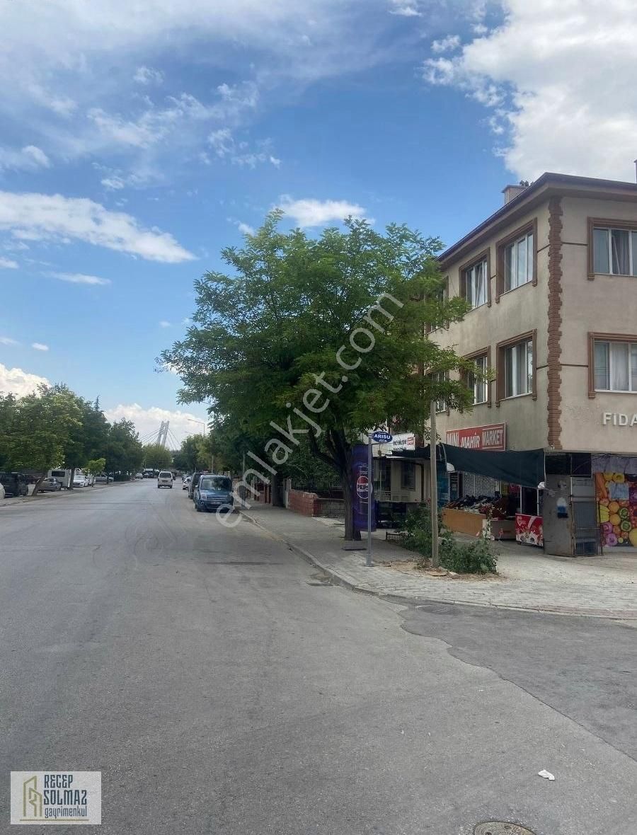 Sakarya Mahallesinde Satılık 3+1 Arakat Daire
