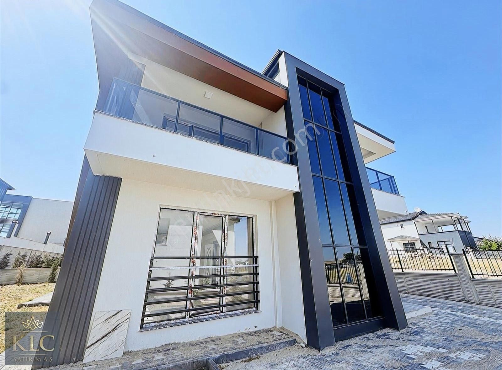 Klc Yatırım Aş.'den 5+1 Kullanıma Hazır Sıfır Full Yapılı Villa