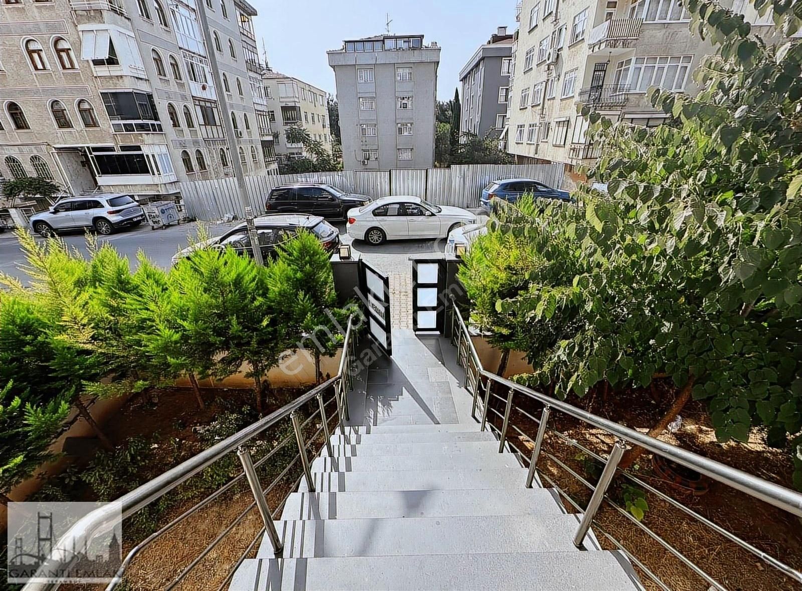 Zuhuratbaba Hastane Yakını Satılık 5 Yıllık Bina 3+1 Otoparklı