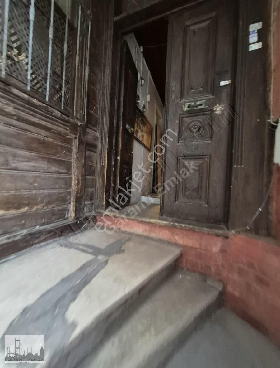 Beşiktaş Akaretler Vişne Zade Camii - Satılık Tarihi Ahşap Ev - Görsel 2