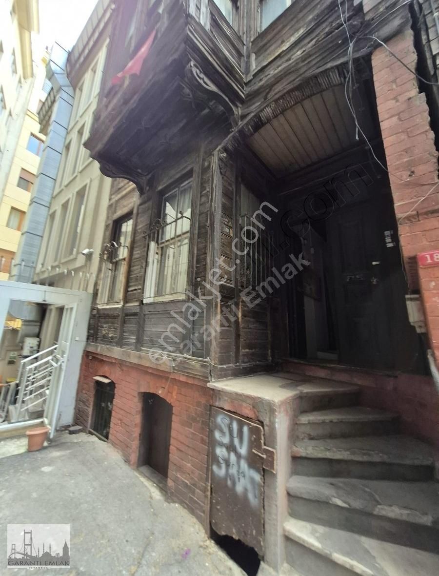 Beşiktaş Akaretler Vişne Zade Camii - Satılık Tarihi Ahşap Ev - Görsel 12