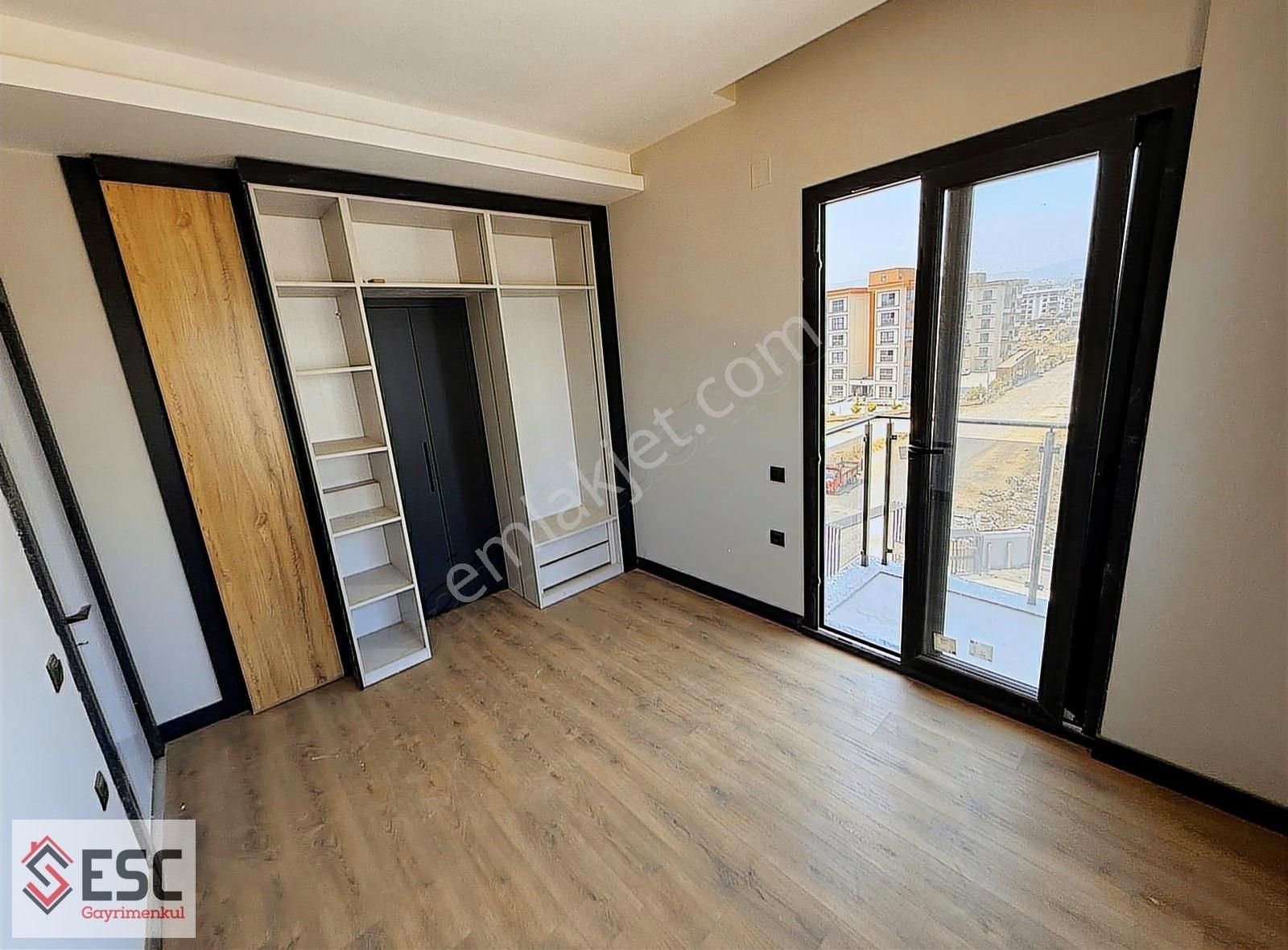 Esc'den Kuyuluk Mh,de Site İçi Lüks Havuzlu 2+1 Daire Esc2110