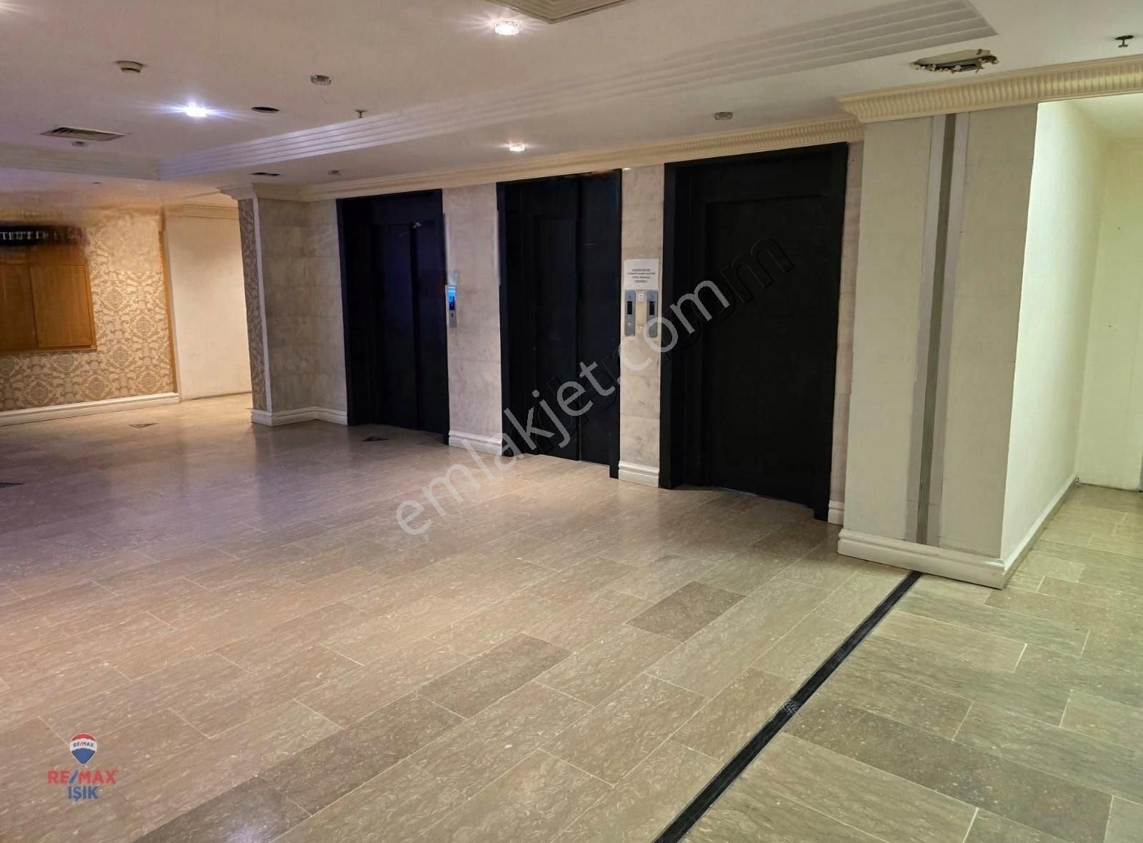 Ümraniye'de Alemdağ Caddesi Üzerinde Hazır Kurulu 600 M² - Görsel 5