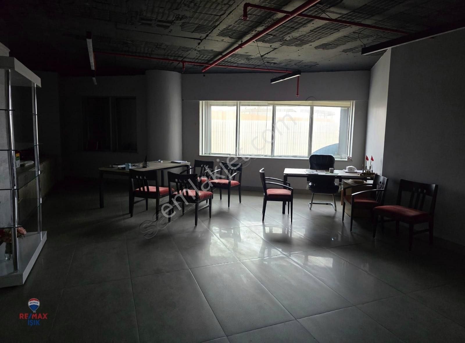 Ümraniye'de Alemdağ Caddesi Üzerinde Hazır Kurulu 600 M² - Görsel 3